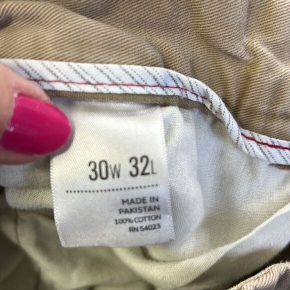 Old Navy Khaki 30 x32 - Picture 3 of 5